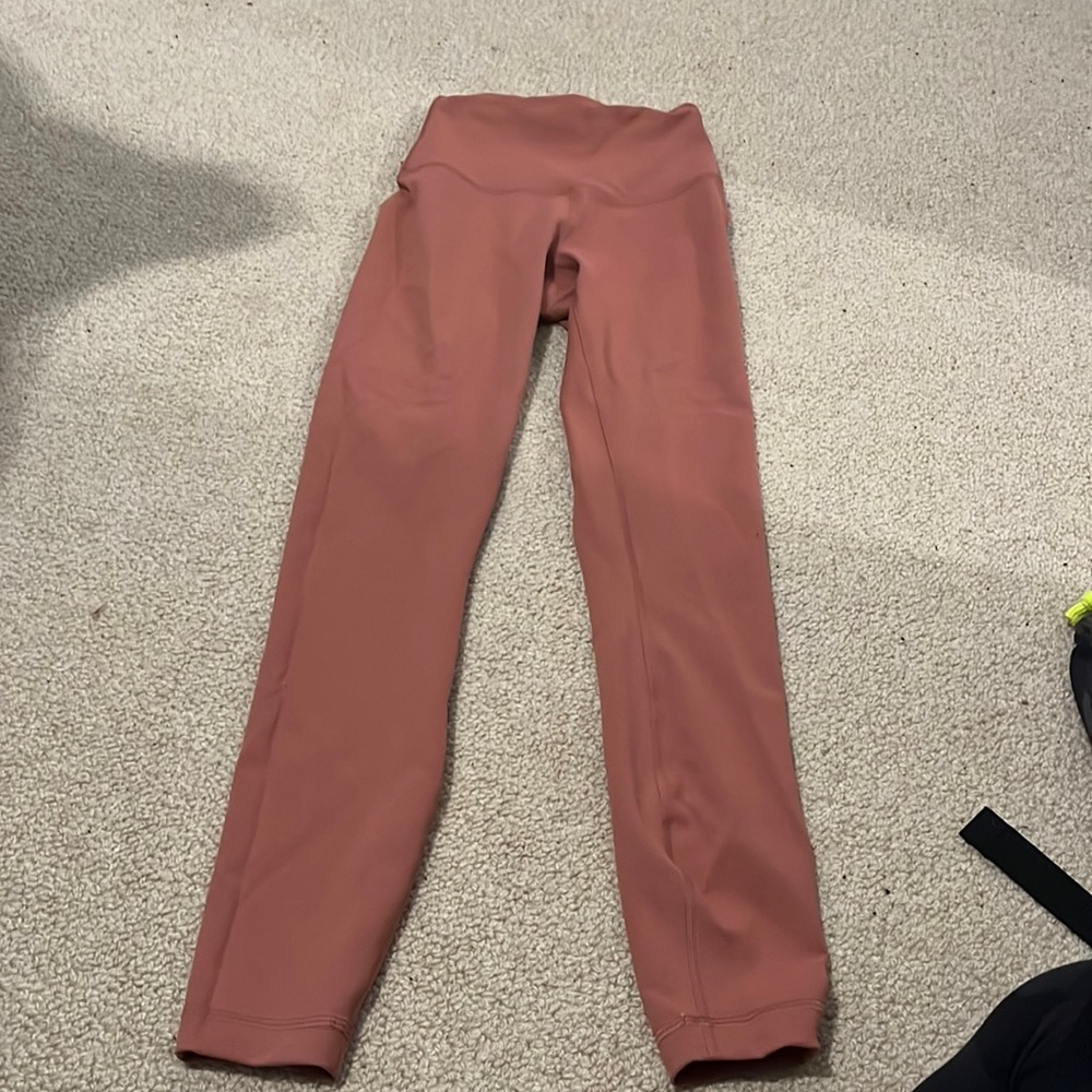 Brier rose lululemon wonder train leggings.